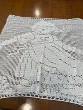 centro o tendina a vetro filet uncinetto colore bianco disegno bambina