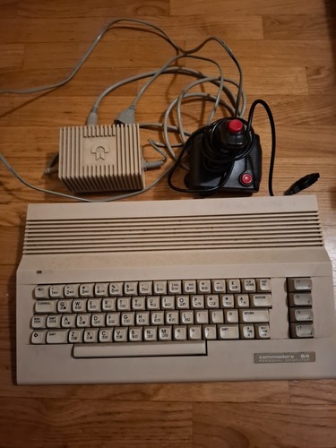 Commodore con monitor - 64,