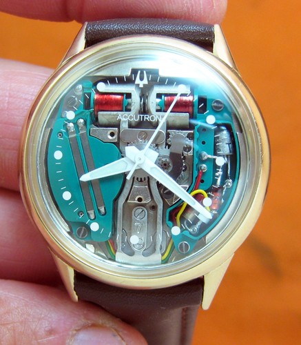 214 accutron spaceview 10kt
