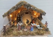 Presepe artigianale completo di Personaggi e luci 48 x25 x h 31 cm