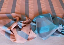 Tessuto al metro raso a righe