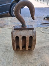 CARRUCOLA O PULEGGIA A TRE  IN LEGNO GANCIO IN FERRO EPOCA 800 VEDI FOTO 