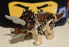 NUOVO Dino Triceratops