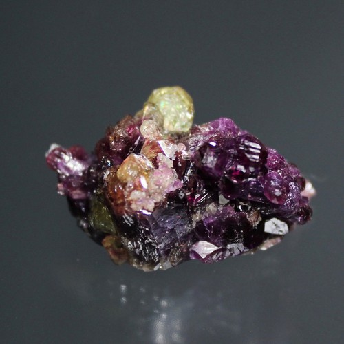 Vesuvianite manganoana - vesuvianite,