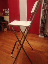 Sedia bianca alta con schienale 