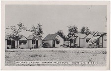 Stopa's Cabins anni '40 vicino alle Cascate del Niagara, NY - vecchie auto - Picto Card