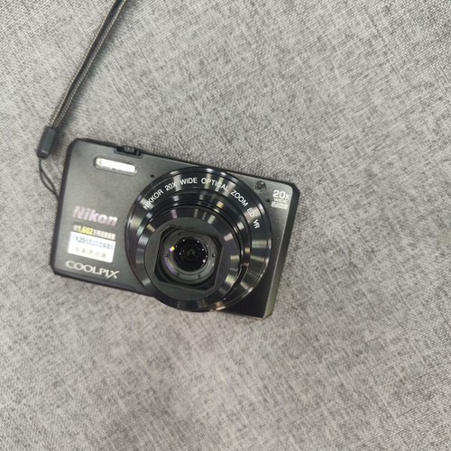 Nuova fotocamera digitale - nuova,