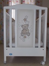 Lettino Culla Letto Bambino Pali Con Materasso Testata Pelle Cassettone Ruote