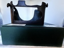 custodia arte di mano leica