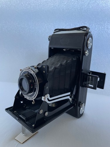 Macchina fotografica - , a