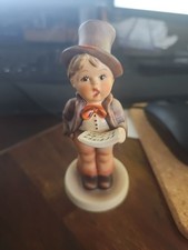 Vintage Goebel Hummel Figurine: Street Singer #131 TMK 5