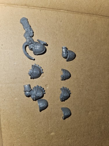 Iron hands shoulder - iron,