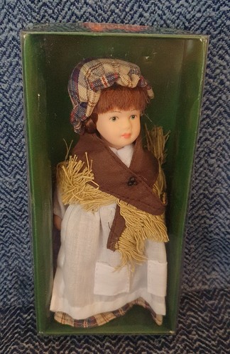 Vintage dolls house - vintage, dolls'