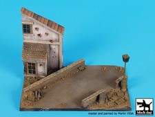 Black Dog 1/72 Street w/House