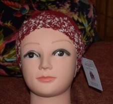 Cappello fatto a mano rosso e