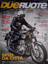 Dueruote 75 2011 Sfida Ducati 1198 Sp contro AMG SLS. Triumph Daytona 675R [Q70]