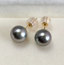 Orecchini a perno rotondi con perle di Tahiti grigie 8,5-8,7 mm in oro giallo...
