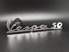 PIAGGIO VESPA 50 LOGO SIGLA EMBLEMA FREGIO STEMMA SCRITTA TARGHETTA BADGE TARGA