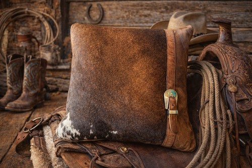 Cuscino pelle mucca - in, di