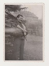 Affettuoso bello giovane uomo