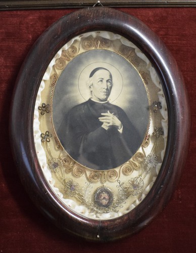 Relic reliquary reliquia - relic,