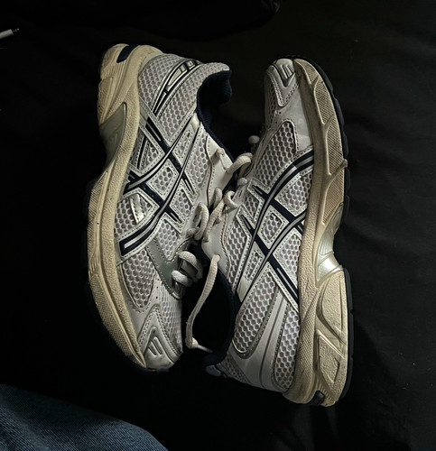 Asics low top - low,