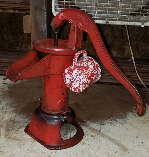 Pompa originale antica pompa