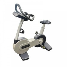Bicicletta verticale Technogym Excite+ 700i - Attrezzatura palestra commerciale