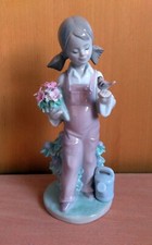 Lladro DAISA 1983 Statuetta in porcellana lucida - Bambina con fiori