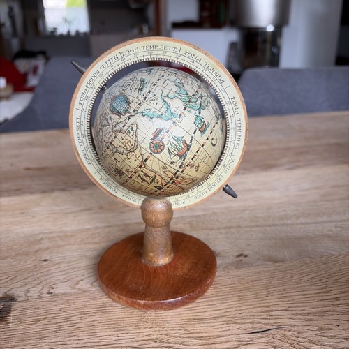 Piccolo mappamondo vintage
