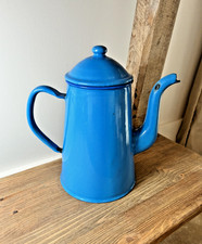 Cafetière ancienne en tôle
