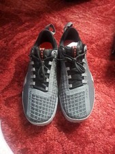 Scarpe da ginnastica taglia 9 