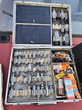 Vecchia valigia di tecnico RADIO TV con valvole e resistenze + Misuratori Vari