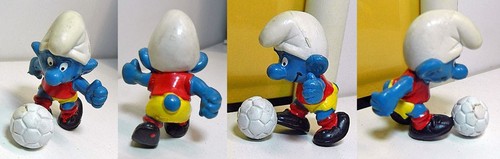 Puffo attaccante con pallone - con,