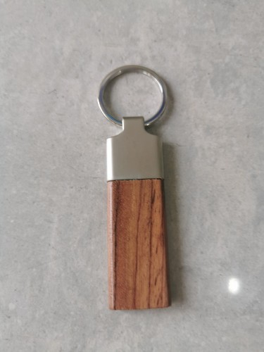 Portachiavi legno e - 1,