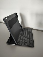 Logitech Slim Folio Custodia iPad 5a/6a Gen con Tastiera Wi-Fi / BT Qwerty Nero 