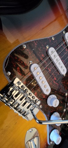 Fender stratocaster - fender, 83