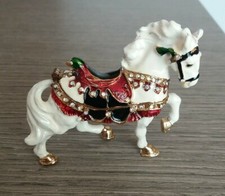 Statuina Cavallo bianco con sella con testa di aquila, 8 x 8 x 2,5 cm