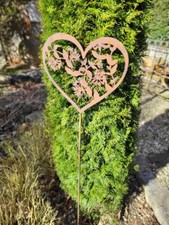 Spilla da giardino in acciaio inox cuore con tralci di caprifoglio ruggine as...