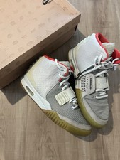 Nike Yeezy 2 viola platino