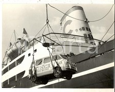 1965 ca GENOVA Imbarco su nave