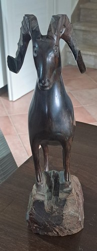 Scultura legno raffigurante - in,
