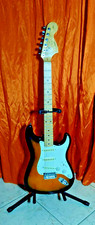 FENDER STRATOCASTER SQUIER