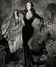MAILA NURMI "VAMPIRA" ACTRESS