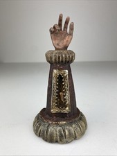 Statua braccio mano
