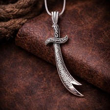 Collana con ciondolo spada