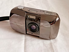 Olympus Stylus Limited Japan 3036/10.000 fotocamera 35 mm. cromata