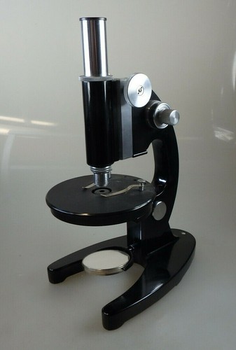 Grande microscopio biologico