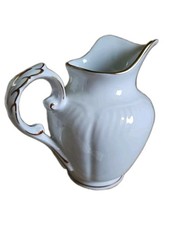 Richard Ginori Lattiera in Porcellana Bianca con Filo Oro Serie Rilievo, Anni 80