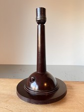 vecchia lampada da tavolo in
